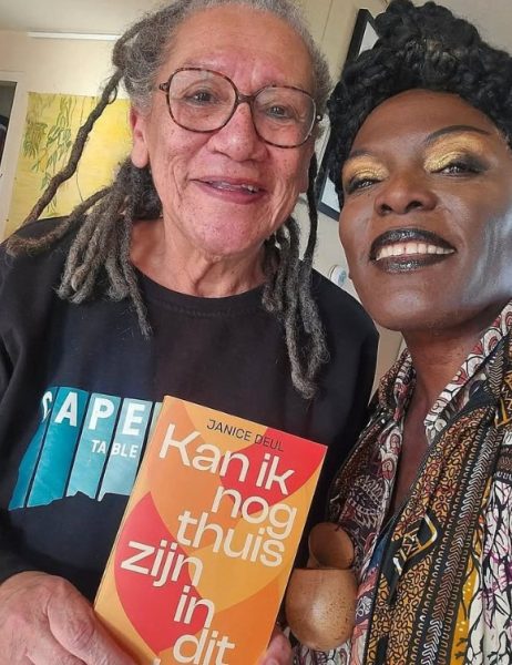 janice-deul-met-boek