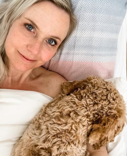 jessica-villerius-in-bed