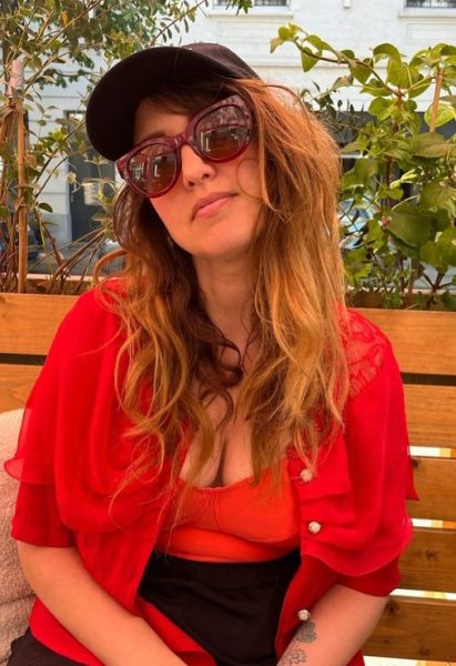malou-holshuijsen-met-zonnebril