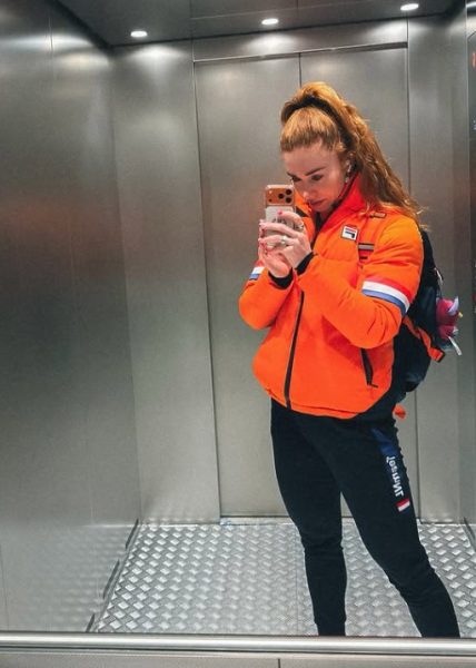 Antoinette Rijpma In Lift